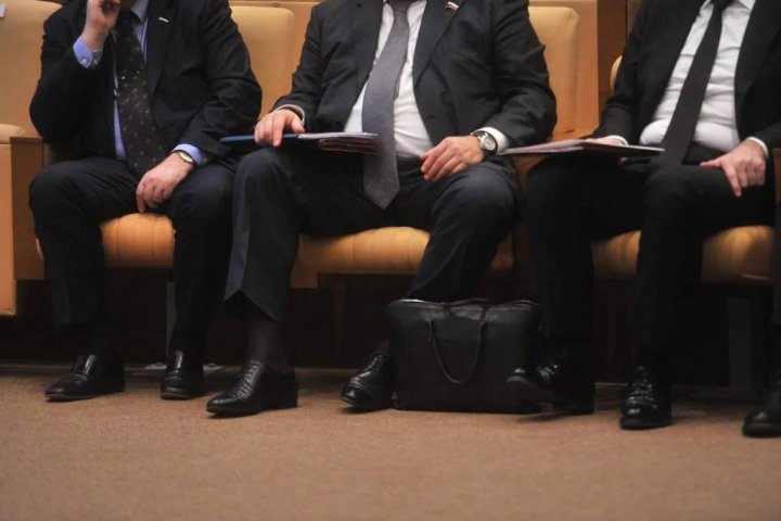 В Узбекистане госслужащим будут проводить IQ-тест