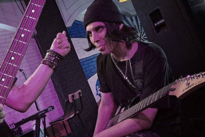 В Ташкенте погиб музыкант рок-группы, упав с 7-го этажа — видео