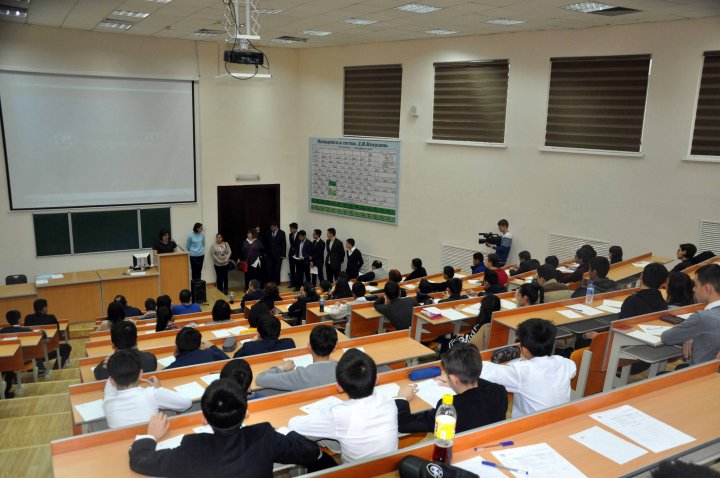 В Узбекистане утвердили квоты на государственные гранты для бакалавриата и магистратуры