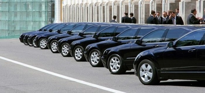 Служебные автомобили узбекистанских чиновников лишили привелегий