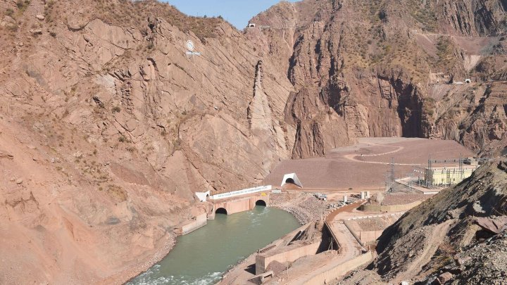 Таджикистан будет продавать электроэнергию Узбекистану за 3.4 цента