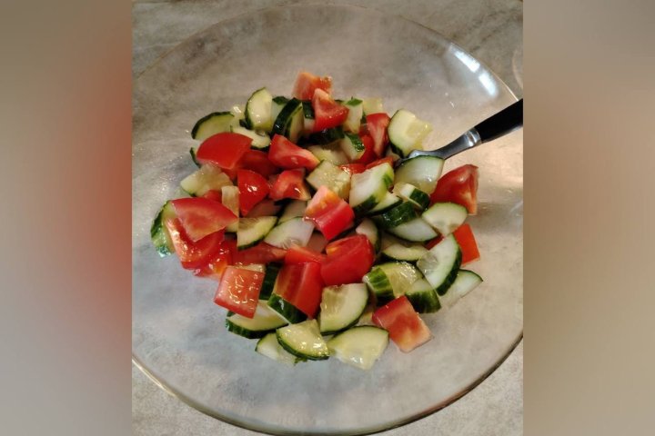 Узбекистанцы возмущены ценами на огурцы и помидоры