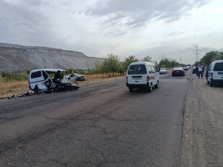 С утра в Пскенте произошло ДТП, есть пострадавшие