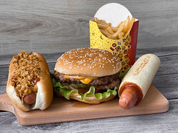 Что безопаснее гамбургер или хот-дог?