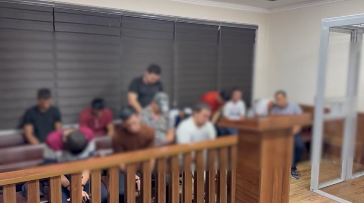 «11 друзей Дамасчика»: В Андижане несколько человек оштрафовали и арестовали за видео про банду водителей