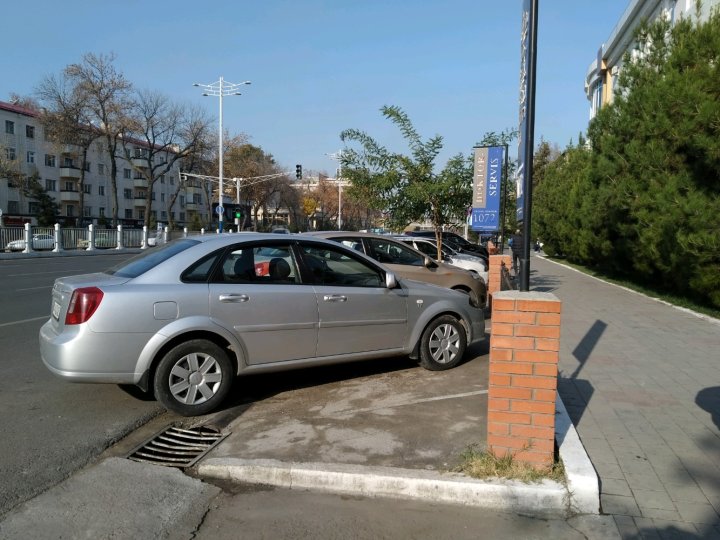 В Ташкенте стартовала программа трудоустройства парковщиков с нарушениями слуха