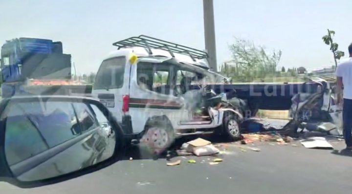 В Янгихаётском районе водитель автомобиля «Damas» врезался в грузовик, припаркованный у обочины