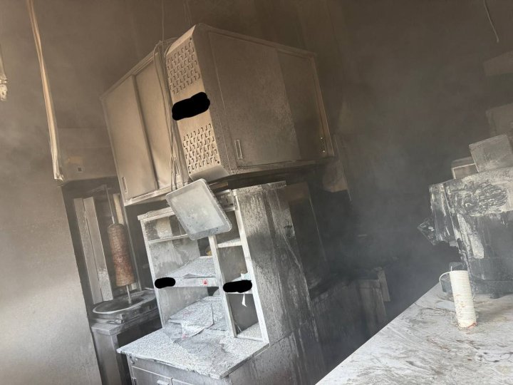 В Ташкенте загорелся ресторан быстрого питания