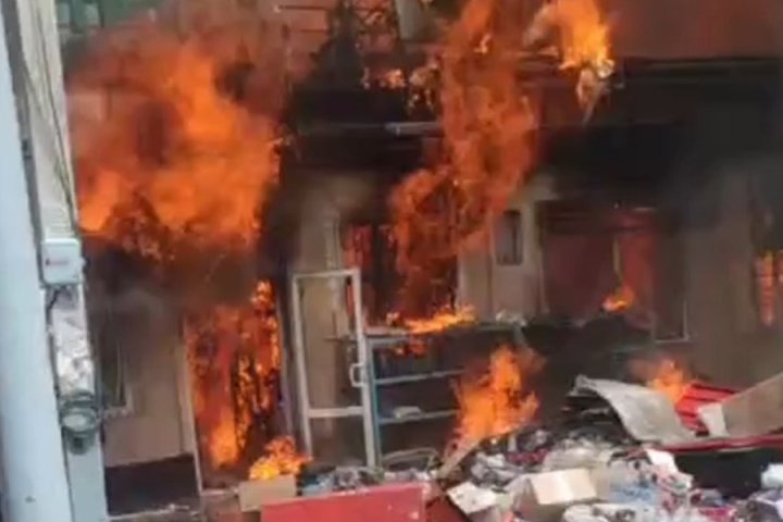 В Кибрае произошёл крупный пожар