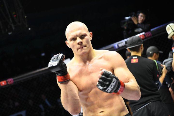 Узбекский боец UFC отправил в нокаут российского бойца — видео