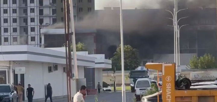 В Яшнабадском районе загорелся строящийся дом