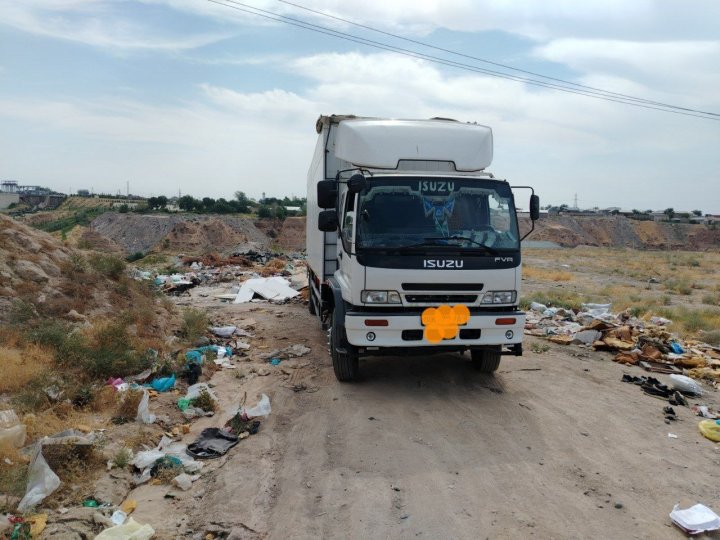 В Самарканде экологи наказали водителя грузовика «Isuzu»