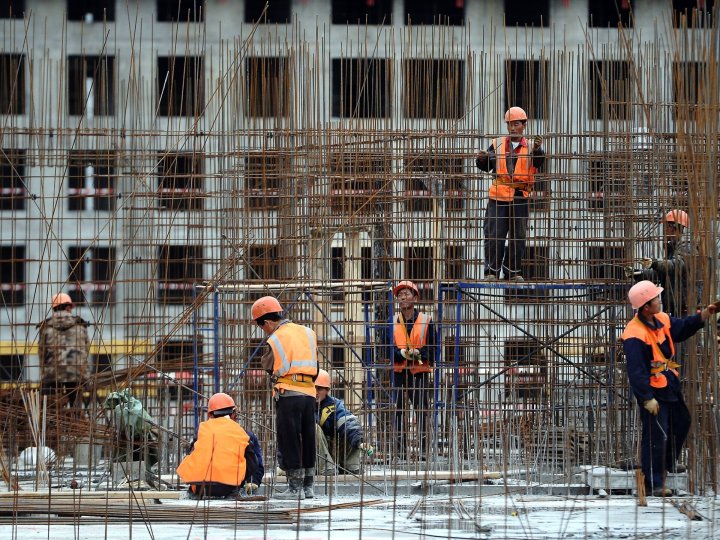 Более 70% узбекистанцев, выезжающих на работу, выбирают Россию