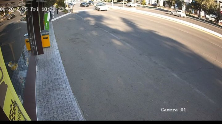 В Бухаре наказали водителя, пропустившего пешеходов и помешавшего чиновникам — видео