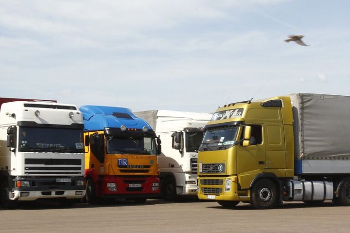 Дороги Ферганской области «закрыли» для фур на три месяца