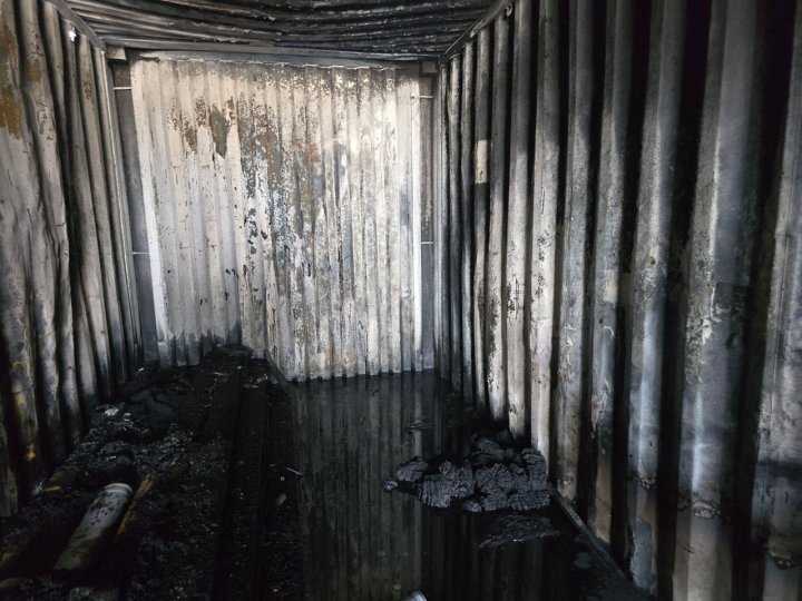 В Алмазарском районе загорелся контейнер на строительной площадке