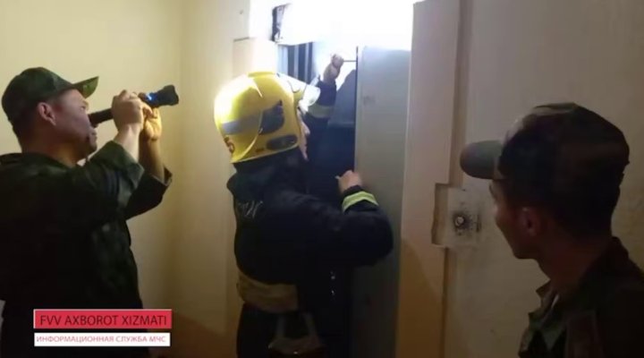 В Ташкенте семья застряла в лифте с маленьким ребёнком