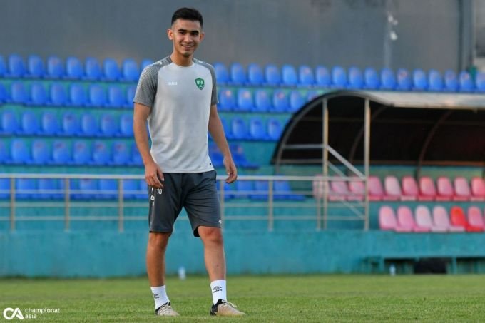 Критикуют, но используют: Узбекский футболист продолжает играть за бельгийский клуб