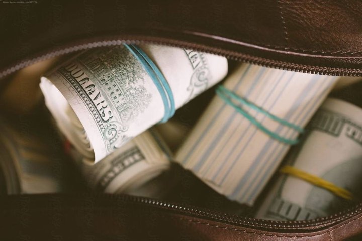 Курсы иностранных валют на 4 августа: с каких сюрпризов начнётся новая рабочая неделя в Узбекистане