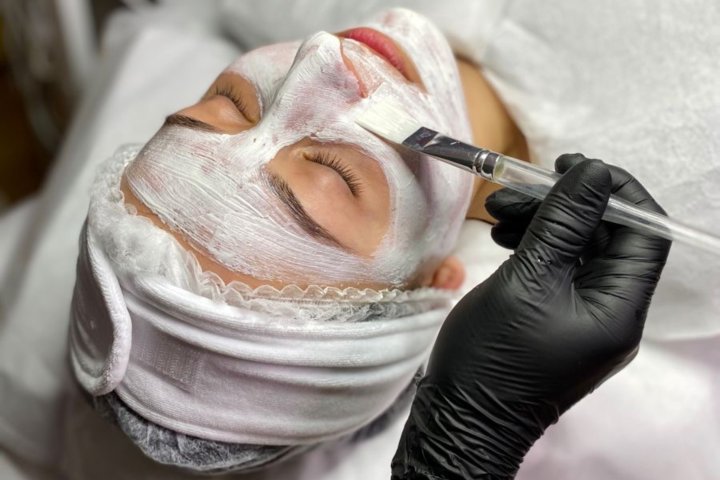 В Узбекистане растёт число жертв некачественных косметологических услуг