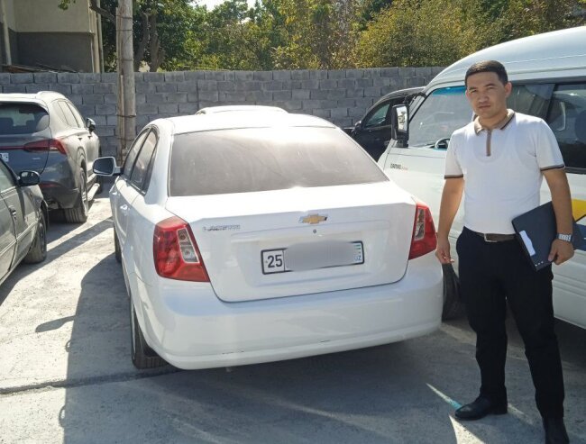 Мужчина в Джизаке лишился автомобиля Lacetti за долг в 100 млн сумов