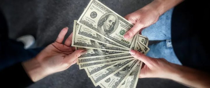 В Узбекистане обвалился курс доллара