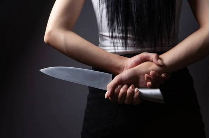 В России 11-летняя узбекистанка напала с ножом на родных, погиб её брат