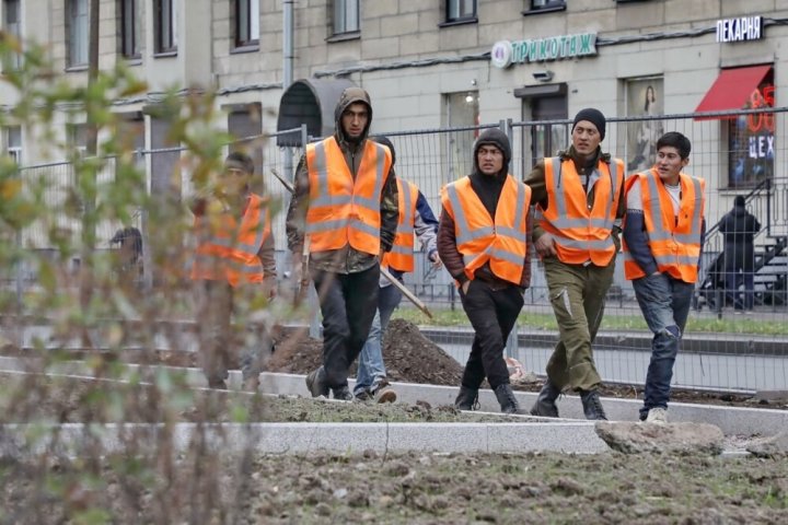 Камеры в Петербурге научились определять мигрантов