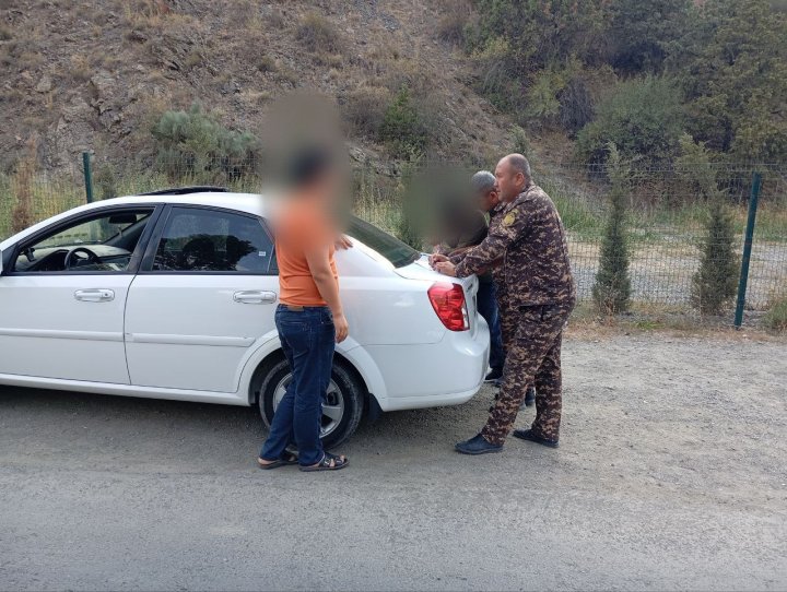 На территории Зааминского национального природного парка блогеры незаконно снимали флору и фауну