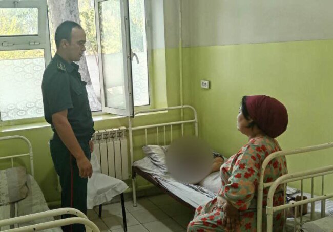 Сотрудник органов внутренних дел спас ещё одну девушку, которая упала в Большой Ферганский канал