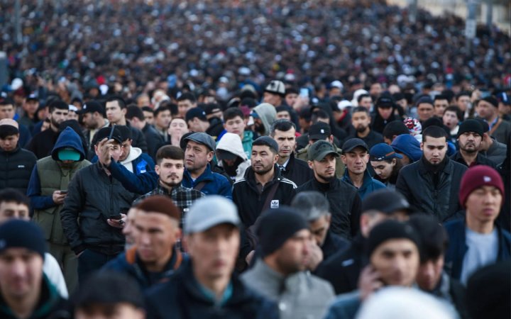 В России планируют мигрантам оставить только стройку