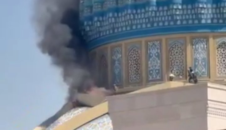 На крыше здания Центра исламской цивилизации в Ташкенте произошёл пожар