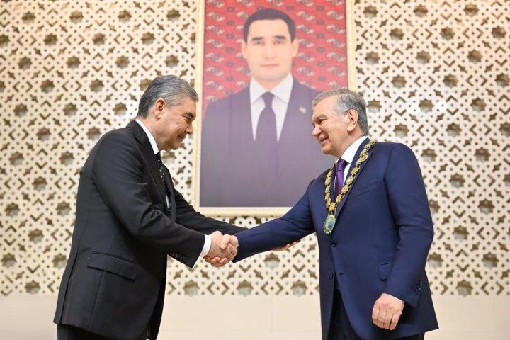 Президент Узбекистана награжден орденом «За вклад в развитие сотрудничества» в Туркменистане