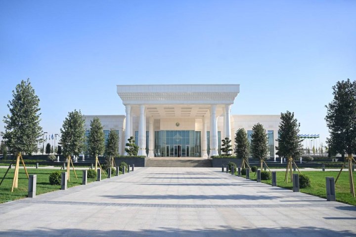 Шавкат Мирзиёев ознакомился с новым аэропортом, построенным на базе аэродрома «Ташкент — Восточный»