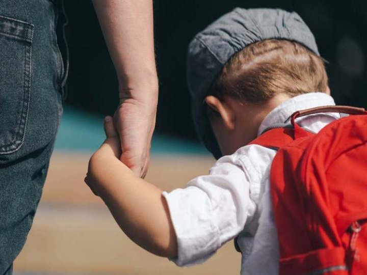 Житель Ташкента сообщил, что очередь его ребёнка в детский сад движется «в обратную сторону»