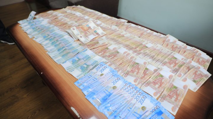 Гражданин Кыргызстана попытался незаконно вывезти из Узбекистана российские рубли