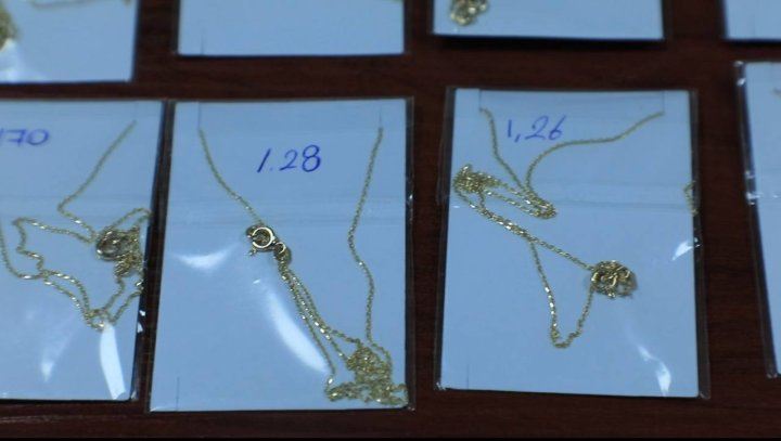 Сотрудники таможни в Андижане пресекли контрабанду ювелирных изделий