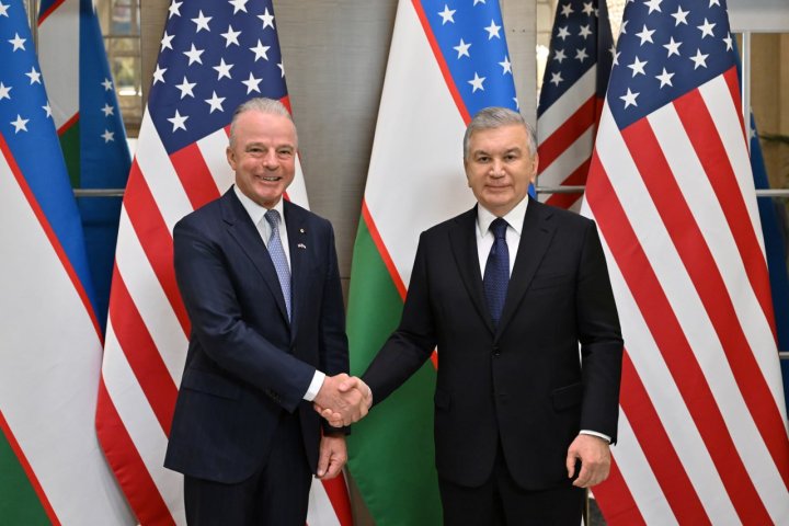 Президент Узбекистана встретился с главой компании Boeing Global