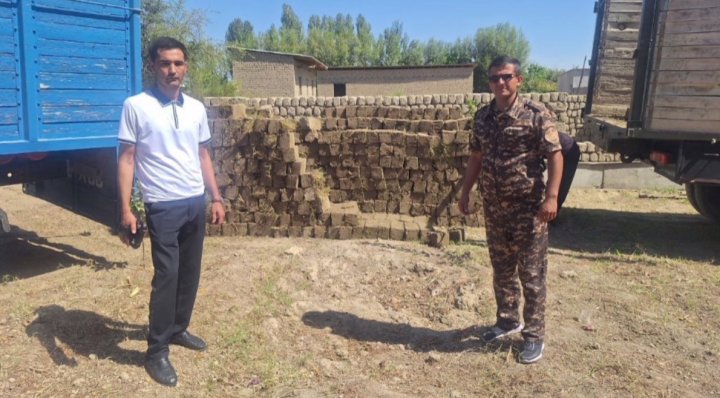 В Сырдарье наказали граждан, которые незаконно добывали глину для производства кирпича