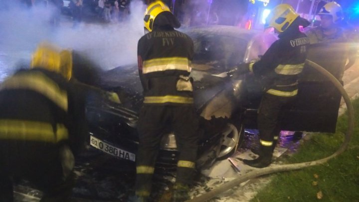 В Чиланзарском районе загорелся автомобиль