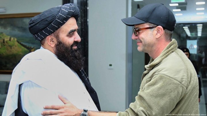 На фоне требований по возвращению военной техники из Узбекистана, талибы встретились с представителями США