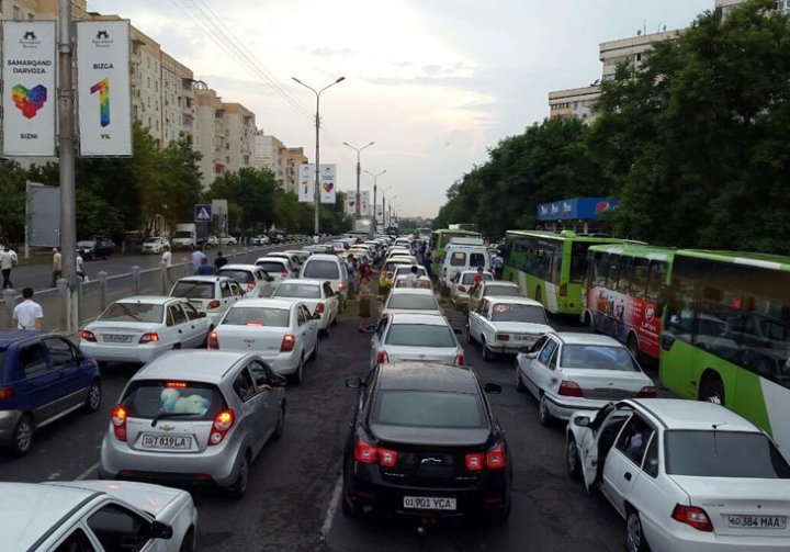 Ташкентцев попросили пересесть с личных автомобилей на общественный транспорт