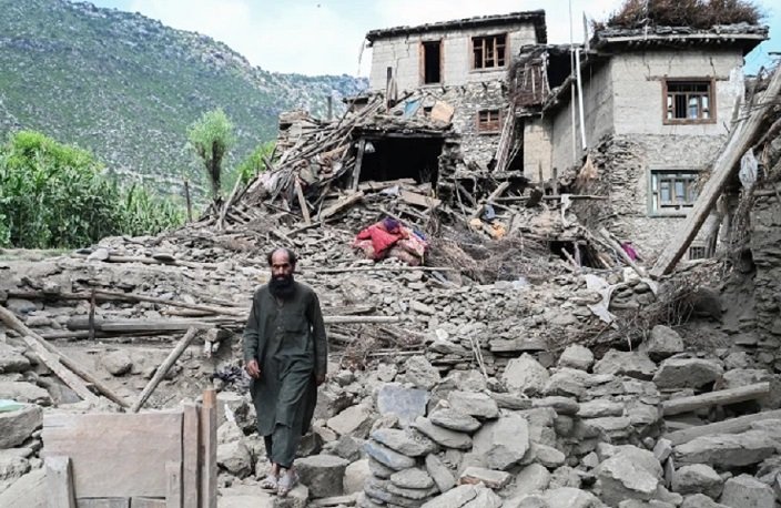 СМИ: Женщинам не оказали помощь во время землетрясения в Афганистане