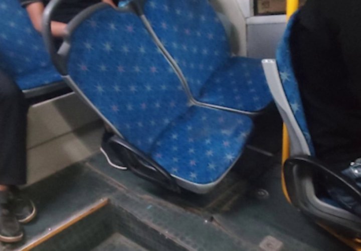 В АО «Тошшахартрансхизмат» отреагировали на автобус, который курсировал по Ташкенту со сломанным сиденьем