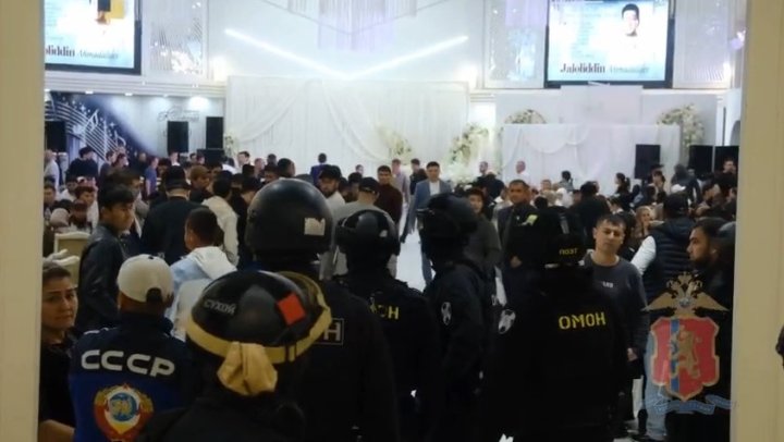 В Узбекистане отреагировали на маски-шоу во время концерта узбекского певца в России