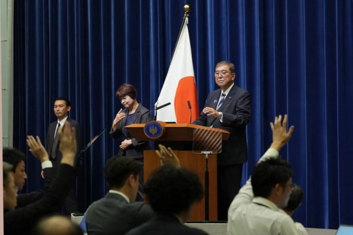 Глава правительства Японии Сигэру Исиба подал в отставку