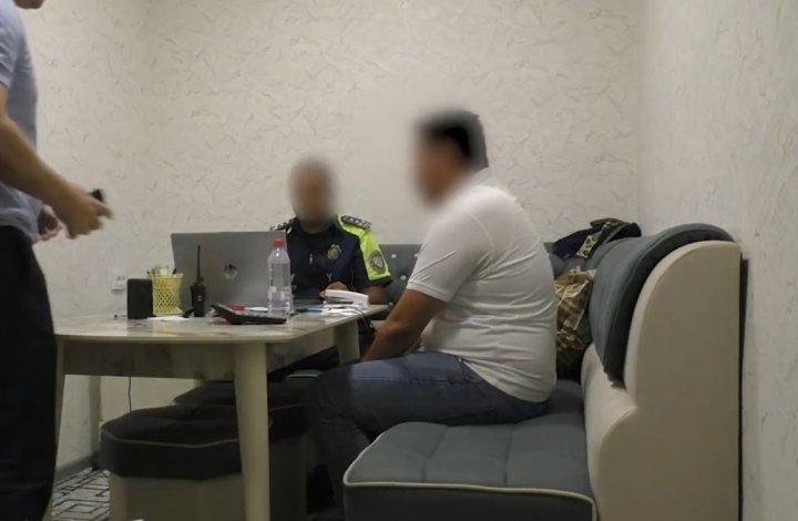 В Ташкенте водитель автомобиля «Onix» задержан за дачу взятки сотруднику ДПС