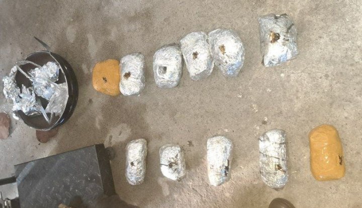 Сотрудники таможни в Сурхандарье выявили более 4кг наркотиков в воздушном компрессоре