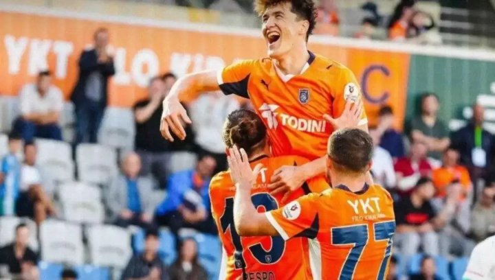 Узбекский нападающий Элдор Шомуродов забил очередной гол в Турции