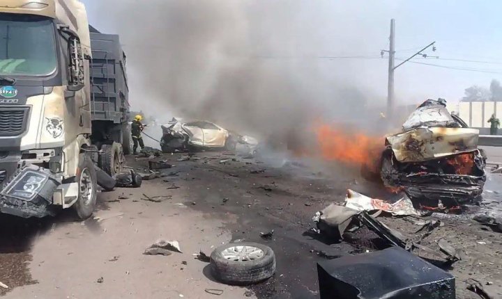 Стало известно, сколько людей погибло в крупном ДТП в Ангрене — видео